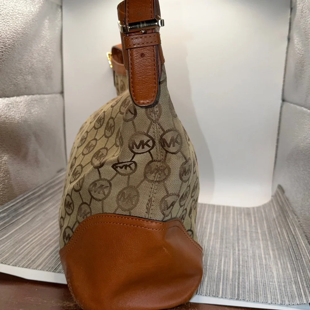 Michael Kors Millbrook Hobo Bag Monogram Canvas Tan Leather Shoulder Bag Large